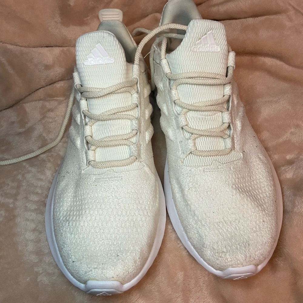 Adidas Bounce off white sneakers